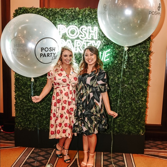 WOW!!! Follow me on Insta @ changeofseasonboutique - Picture 3 of 15